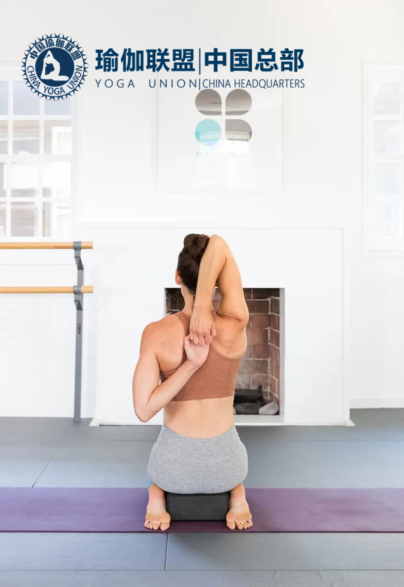 瑜伽教练都是用什么体式开肩？分享给你6个瑜伽体式！